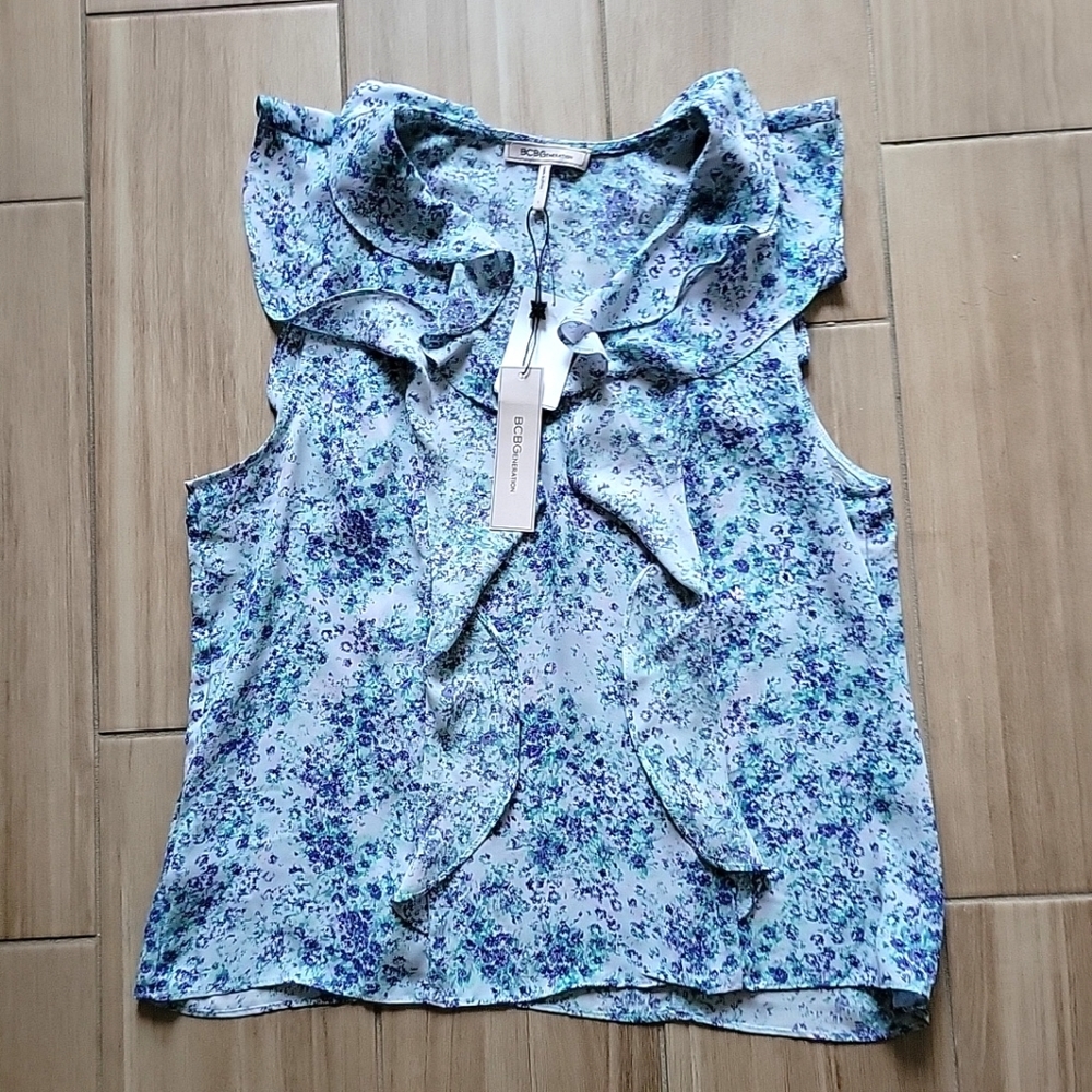 BCBGeneration Flutter Sleeve Ruffle Trim Top - Picture 8 of 10
